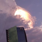 Iridescência sobre Jakarta, Indonésia