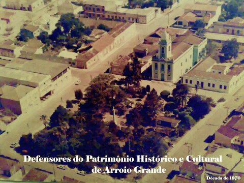 Outra visão da Igreja e da Praça - Arroio Grande/RS.