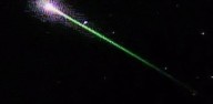 Meteoro com cauda verde cruza o céu do Rio Grande do Sul