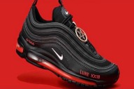 Nike revela Sapatos De Satanás que contêm sangue humano e são limitados a 666 pares